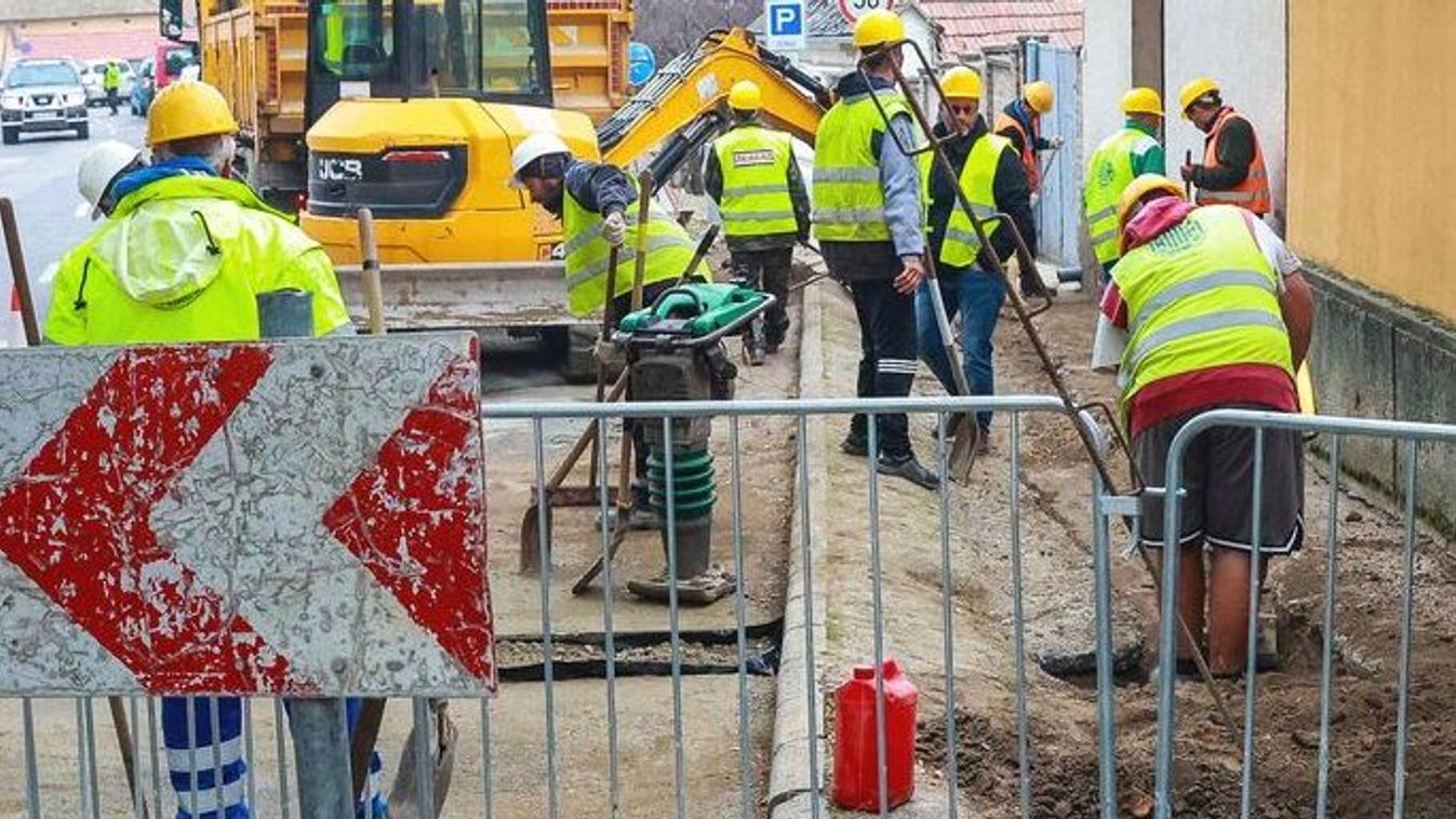 Nagyon figyeljünk! Hétfőtől ebben az utcában bajos lesz a közlekedés
