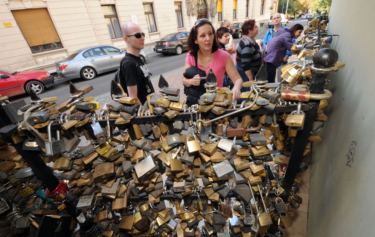 A lakatfal sok történetet rejt