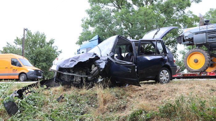 Autó és kamion ütközött Nagynyárádon, mentőhelikopter is érkezett a helyszínre