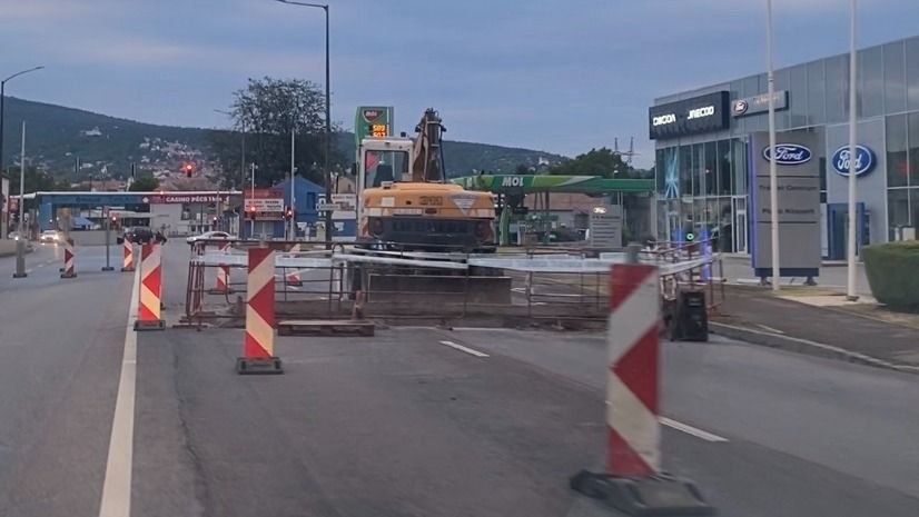  Hónapokig kerülgették a Siklósi úti gödör miatti terelést