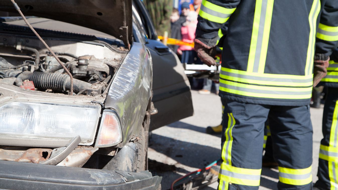Ezt az utcát most inkább kerüljük el – komoly baleset volt – FRISSÍTVE