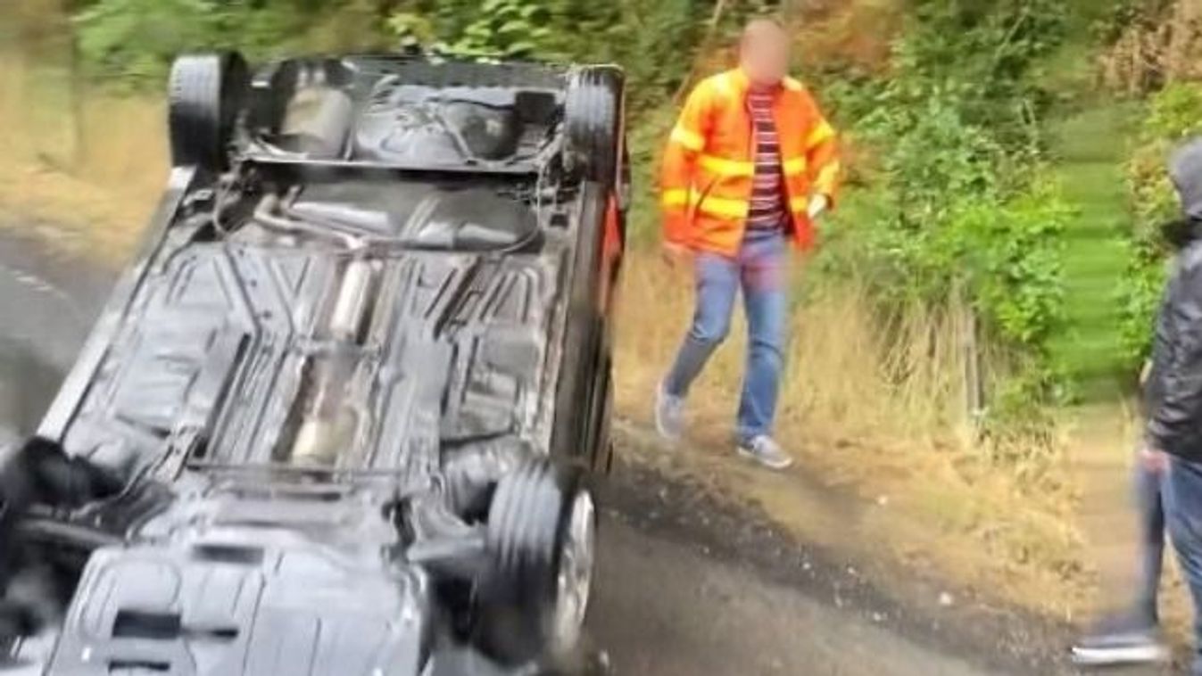 Fejtetőn állt meg a kocsi a mecseki szerpentinen – VIDEÓ