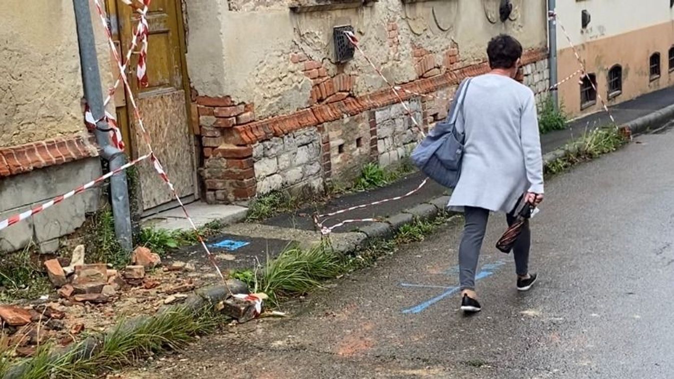 Teljes kilakoltatás indult Pécsen