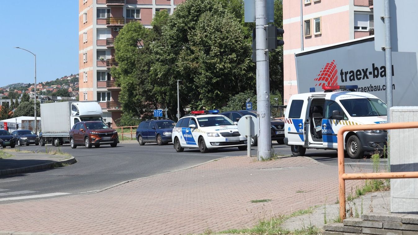 Drámai percek a Budai vámnál, három autó ütközött