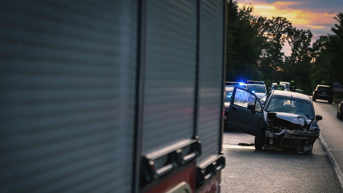Újabb reggeli csattanás Baranyában: személyautó és kosaras kocsi ütközött
