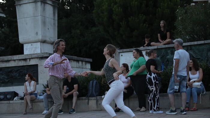 Legyen tánc! Ilyen volt a péntek esti hangulat a Széchenyi téren