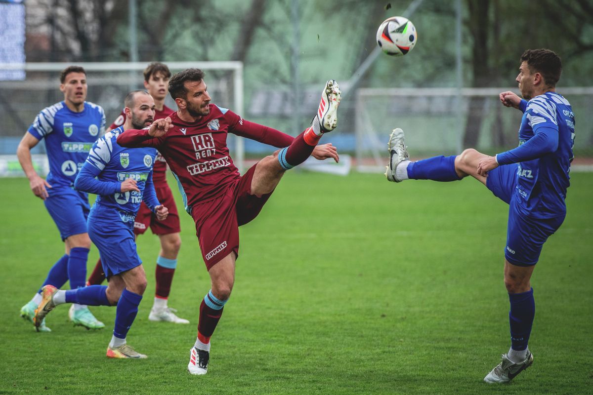 Turi (bordó mezben) atletikusságára most is nagy szüksége lehet majd a Kozármislenynek