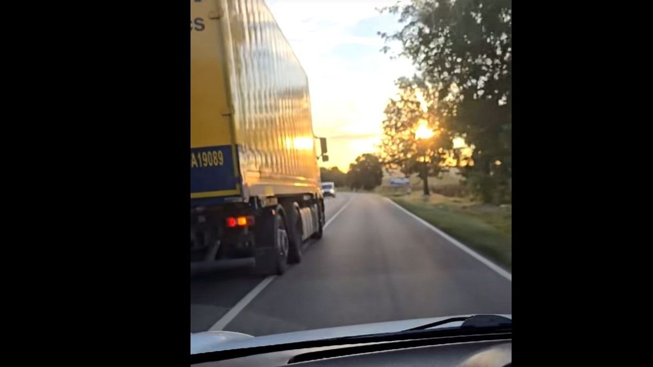 A vér is meghűl az ereidben: a záróvonalon előzött a kamionos Pécs határában (VIDEÓ)