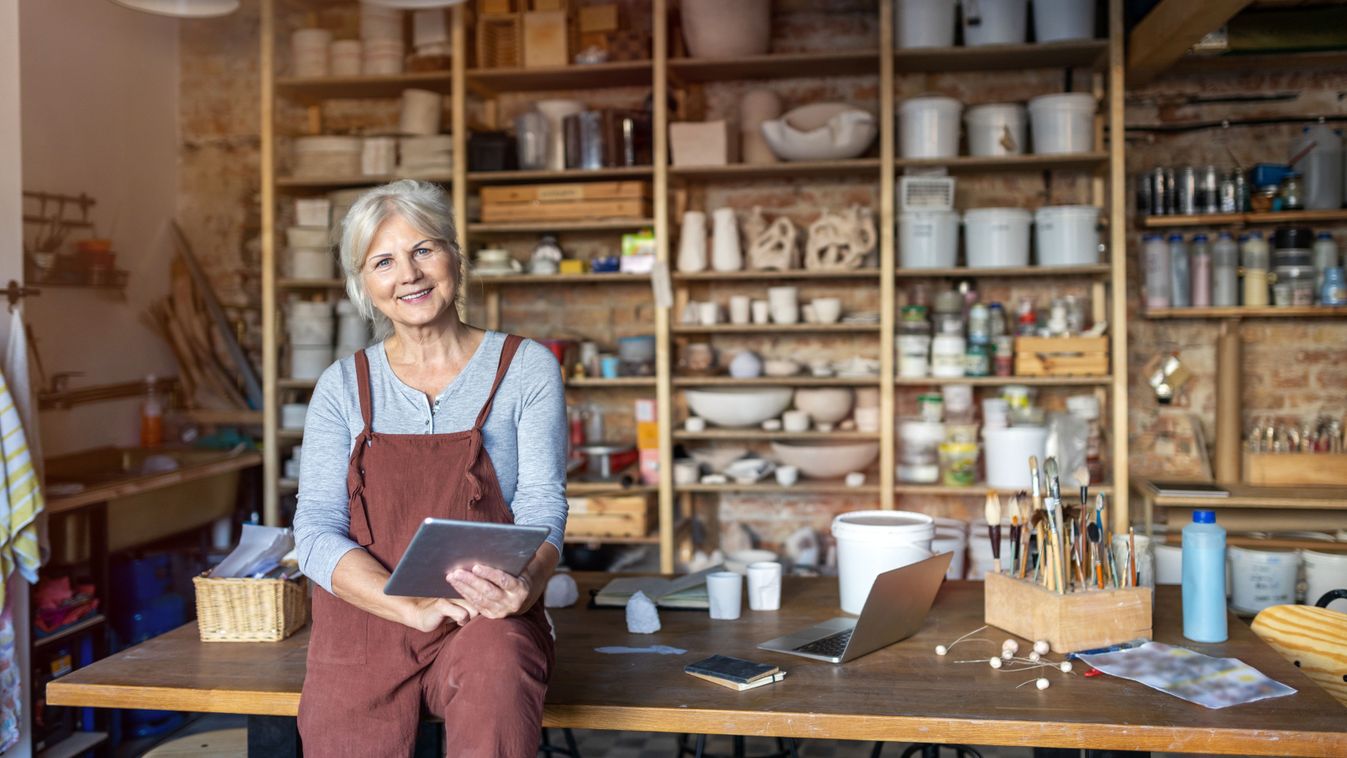 Több kiállítás is várja a pécsieket: a kesztyűkészítés történetével és a...