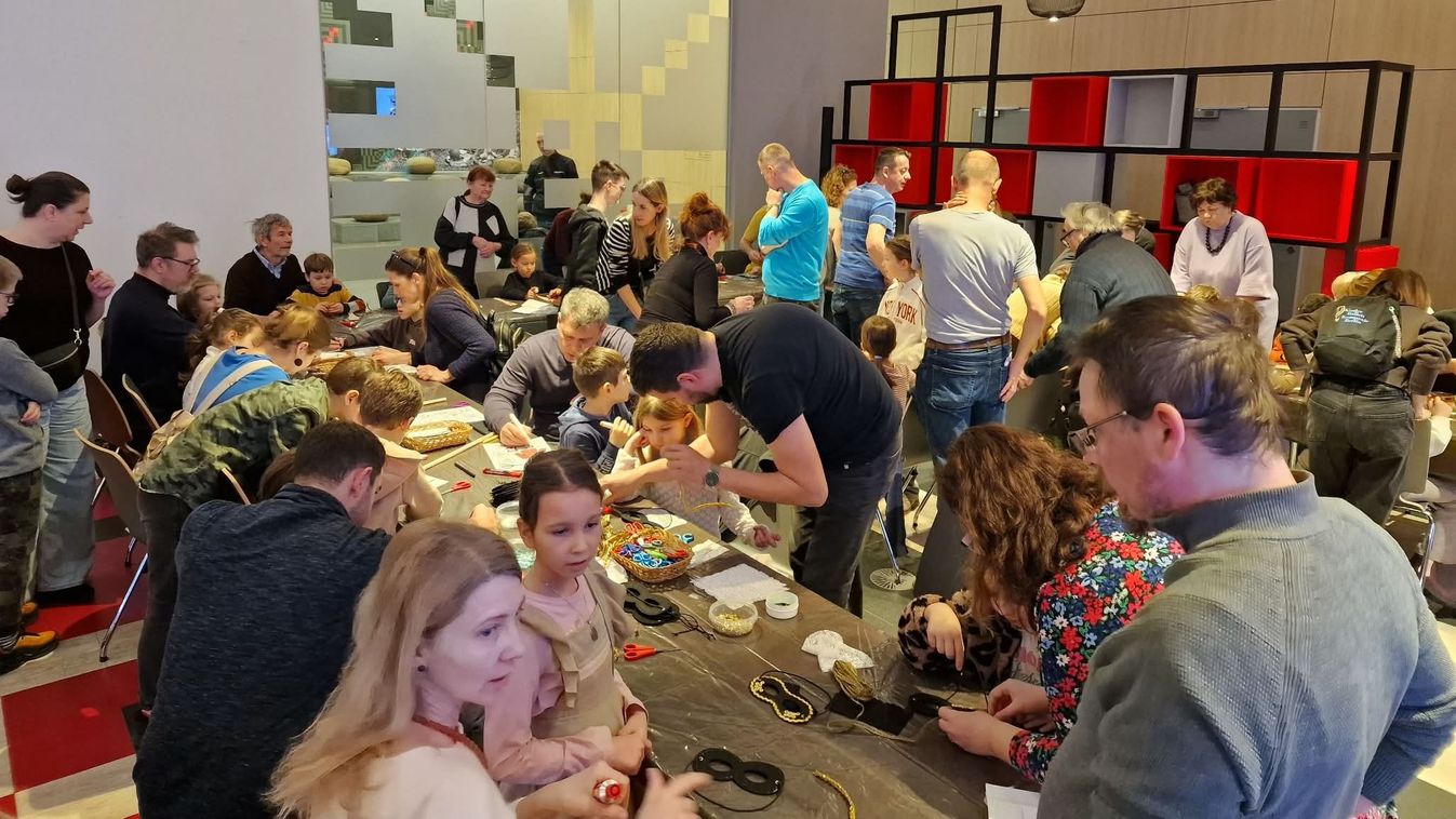 Ízelítő a busójárásból: telt ház várta Rosta Endrééket a Néprajzi Múzeumban